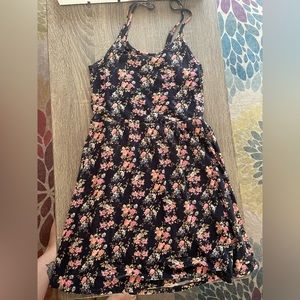 Floral dress - forever 21 - size Medium